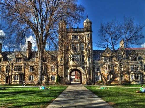  10 trường đại học công lập tốt nhất nước Mỹ thu học phí ra sao?