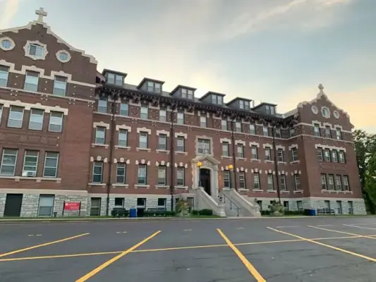 TRƯỜNG TRUNG HỌC CHAMINADE COLLEGE PREPARATORY SCHOOL - BANG MISSOURI