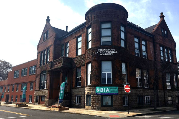 TRƯỜNG TRUNG HỌC BRIDGEPORT INTERNATIONAL ACADEMY BANG CONNECTICUT