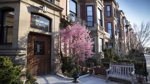 TRƯỜNG TRUNG HỌC COMMONWEALTH SCHOOL – MASSACHUSETTS